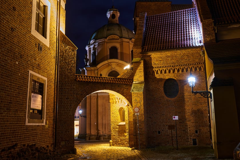 Ostrów Tumski we Wrocławiu - po zmroku - wygląda magicznie...