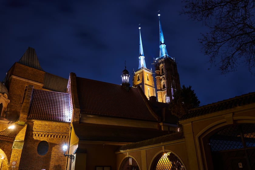 Ostrów Tumski we Wrocławiu - po zmroku - wygląda magicznie...
