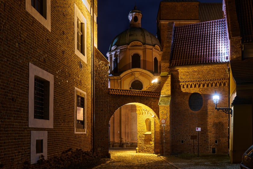 Ostrów Tumski we Wrocławiu - po zmroku - wygląda magicznie...