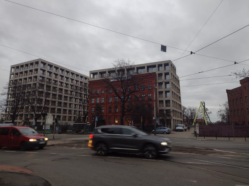 Nowe budynki mieszkalne przy Drobnera we Wrocławiu - zdjęcie ze stycznia 2023.