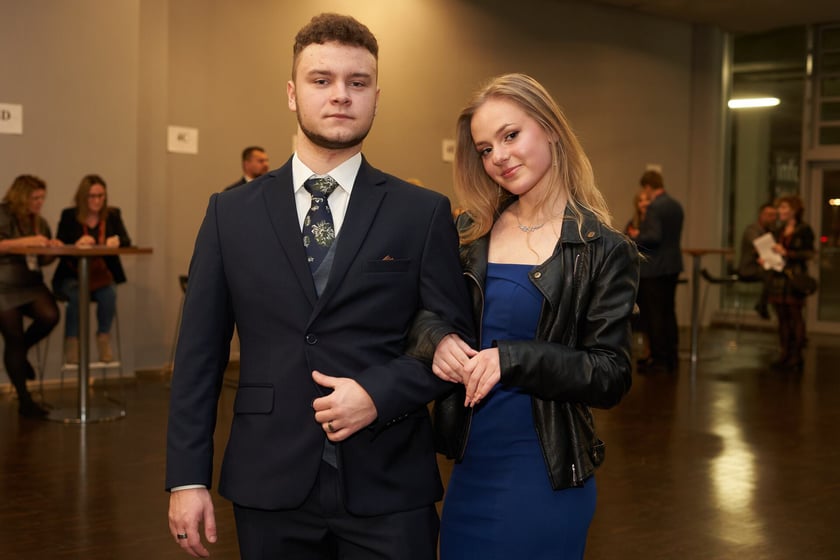 Na zdjęciu uczniowie LO nr VII im. K.K. Baczyńskiego we Wrocławiu podczas studniówki na Tarczyński Arena - 13 stycznia 2023 r.