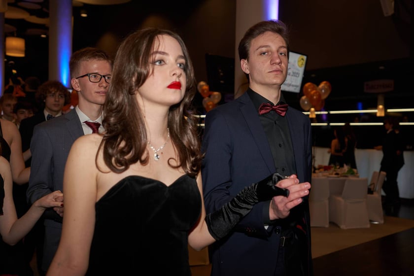 Na zdjęciu uczniowie LO nr VII im. K.K. Baczyńskiego we Wrocławiu podczas studniówki na Tarczyński Arena - 13 stycznia 2023 r.