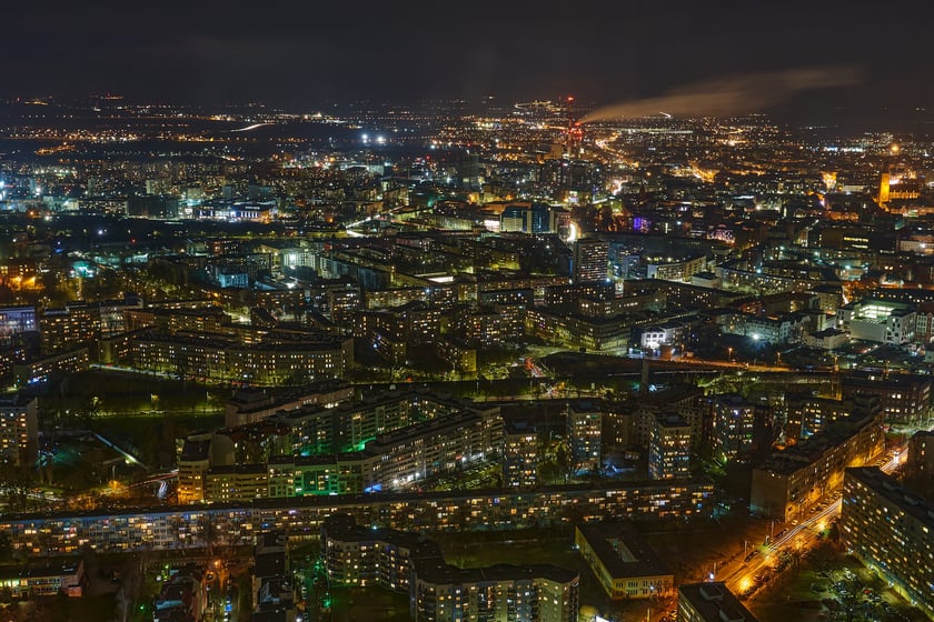 Na zdjęciu panorama Wrocławia nocą ze szczytu Sky Tower