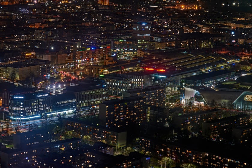 Na zdjęciu panorama Wrocławia nocą ze szczytu Sky Tower