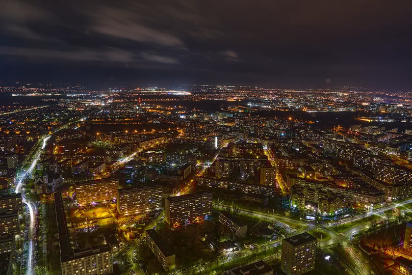 Na zdjęciu panorama Wrocławia nocą ze szczytu Sky Tower