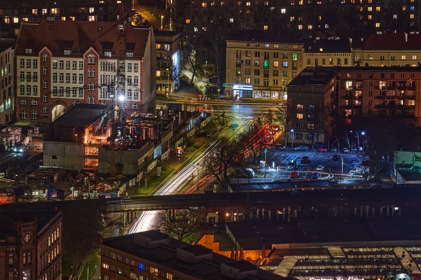 Na zdjęciu panorama Wrocławia nocą ze szczytu Sky Tower