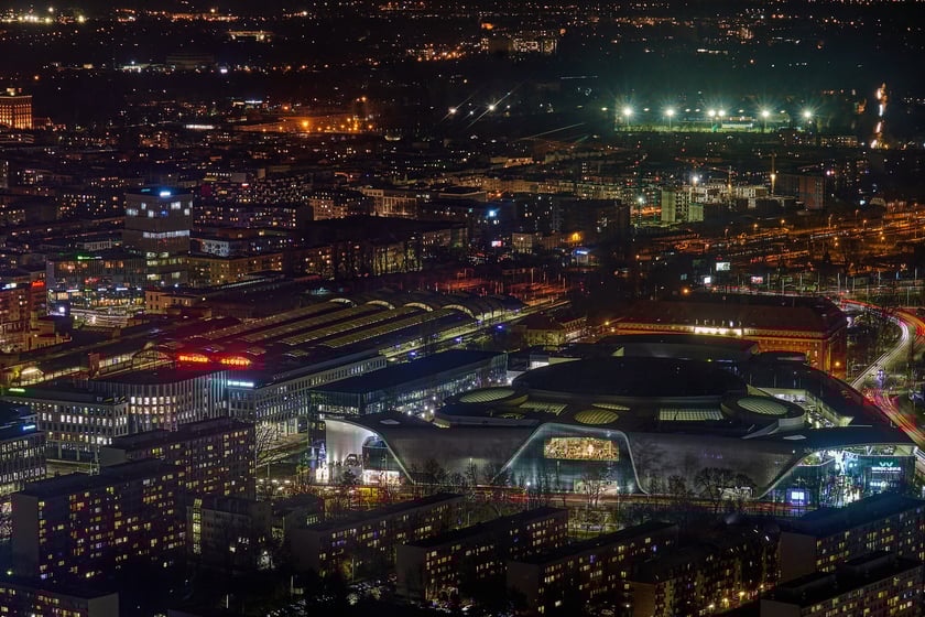 Na zdjęciu panorama Wrocławia nocą ze szczytu Sky Tower
