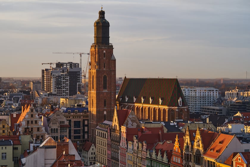 Panorama Wrocławia o zachodzie słońca z mostku Pokutnic