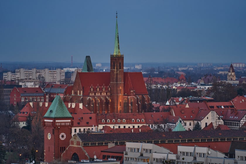 Panorama Wrocławia o zachodzie słońca z mostku Pokutnic