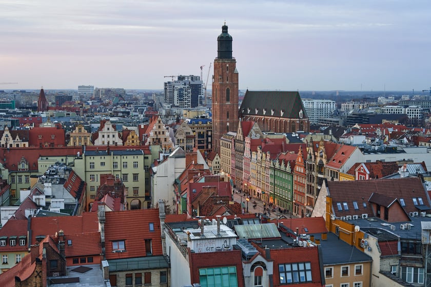 Panorama Wrocławia o zachodzie słońca z mostku Pokutnic
