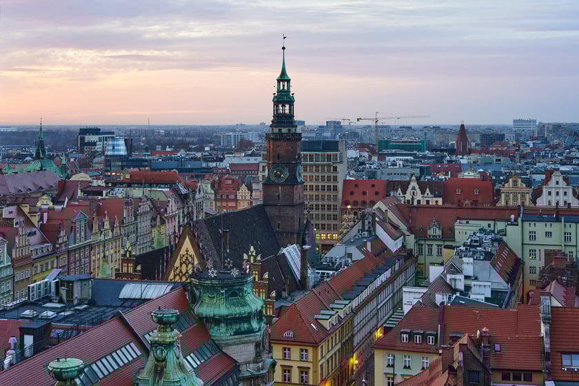 Panorama Wrocławia o zachodzie słońca z mostku Pokutnic