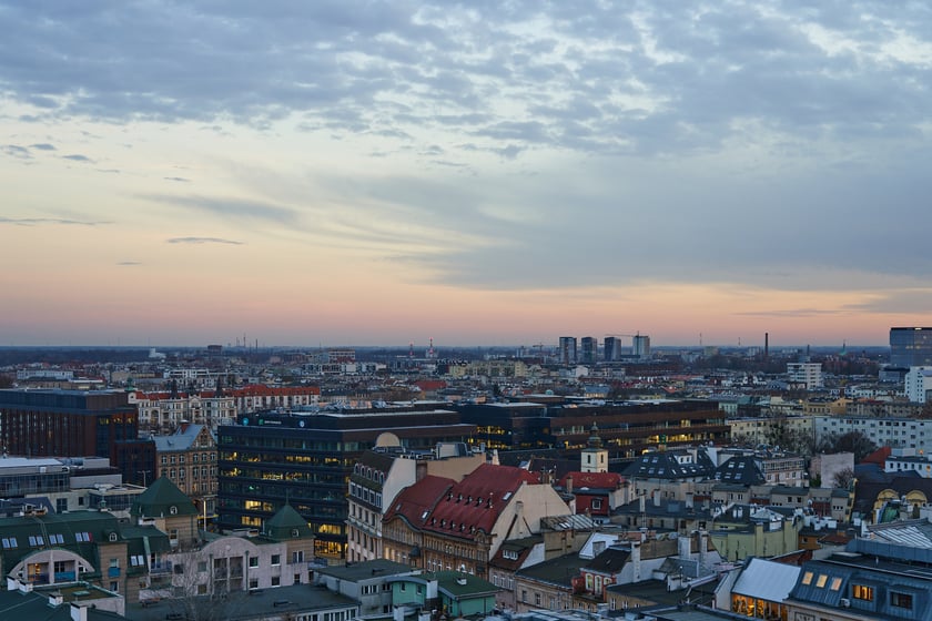 Panorama Wrocławia o zachodzie słońca z mostku Pokutnic