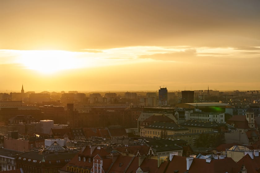 Panorama Wrocławia o zachodzie słońca z mostku Pokutnic