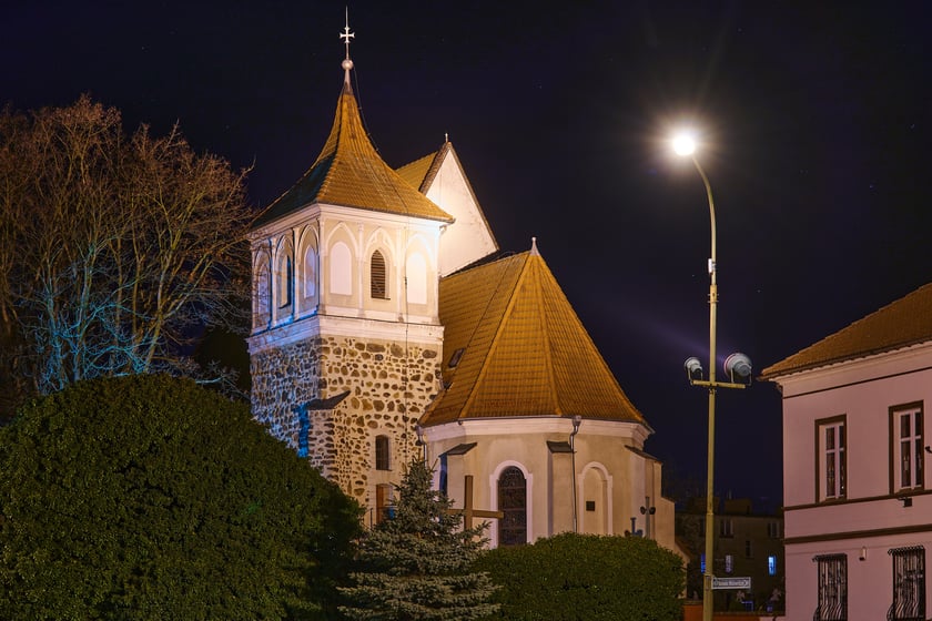 Na zdjęciu Leśnica po zmroku