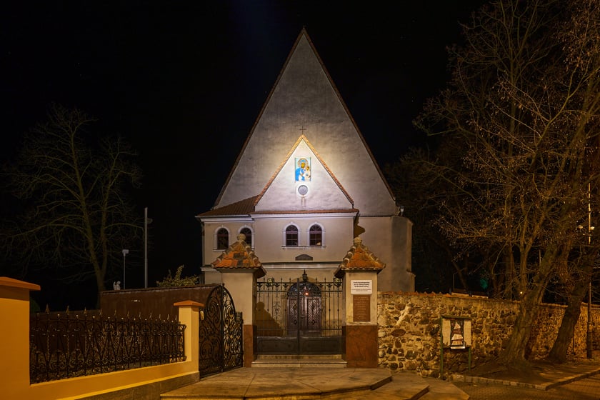 Na zdjęciu Leśnica po zmroku