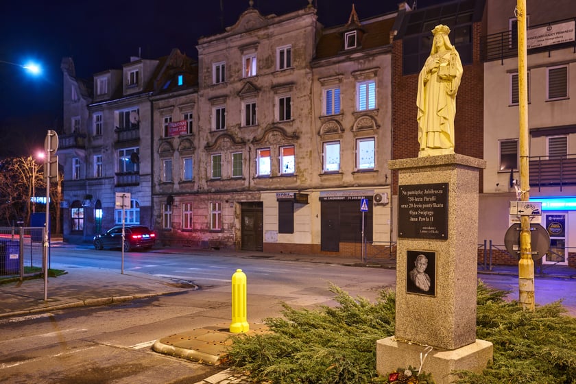 Na zdjęciu Leśnica po zmroku