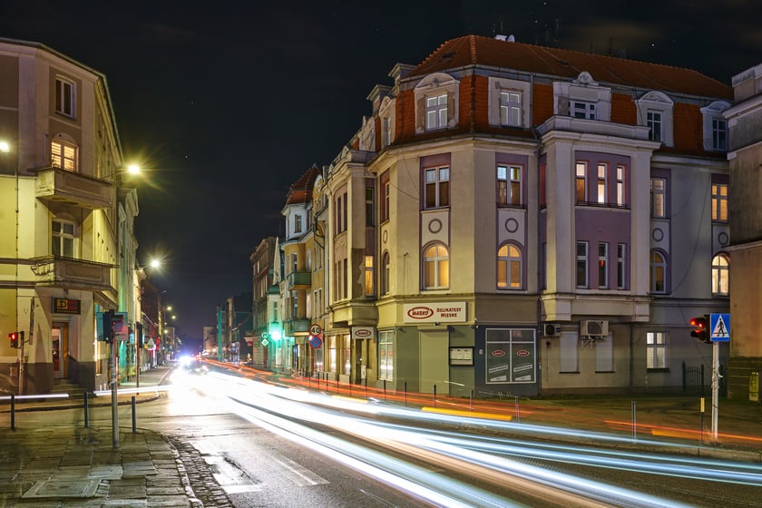 Na zdjęciu Leśnica po zmroku