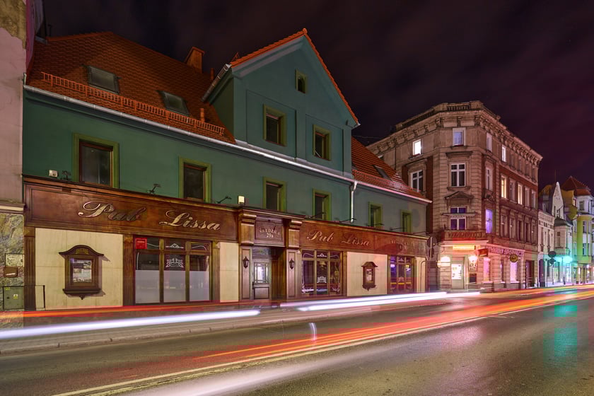 Na zdjęciu Leśnica po zmroku