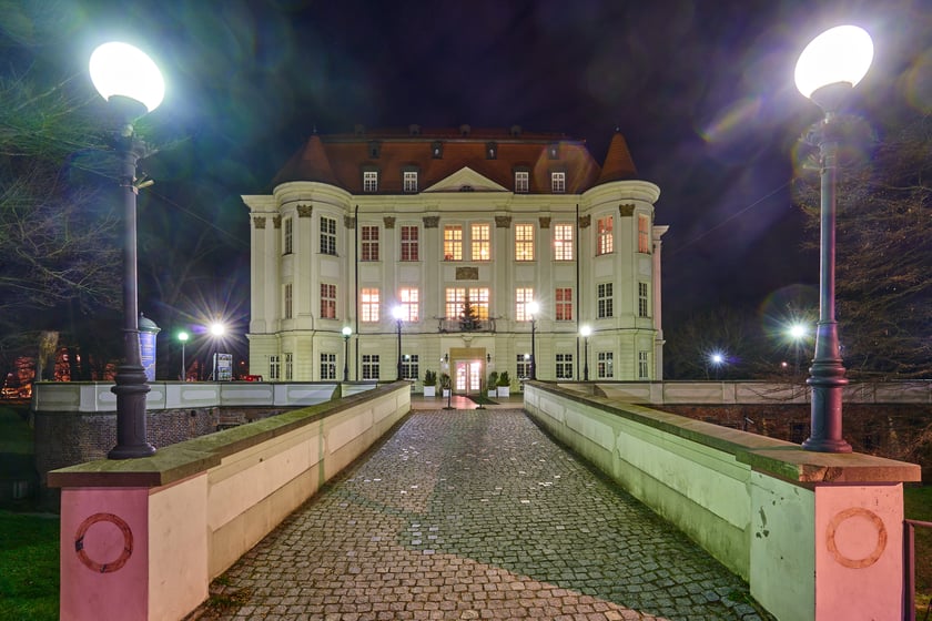 Na zdjęciu Leśnica po zmroku