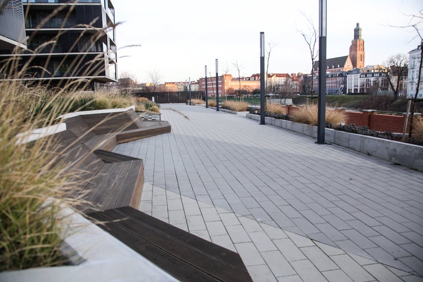 Nadodrzańskie bulwary w centrum miasta wyremontowano ostatnio w wielu miejscach