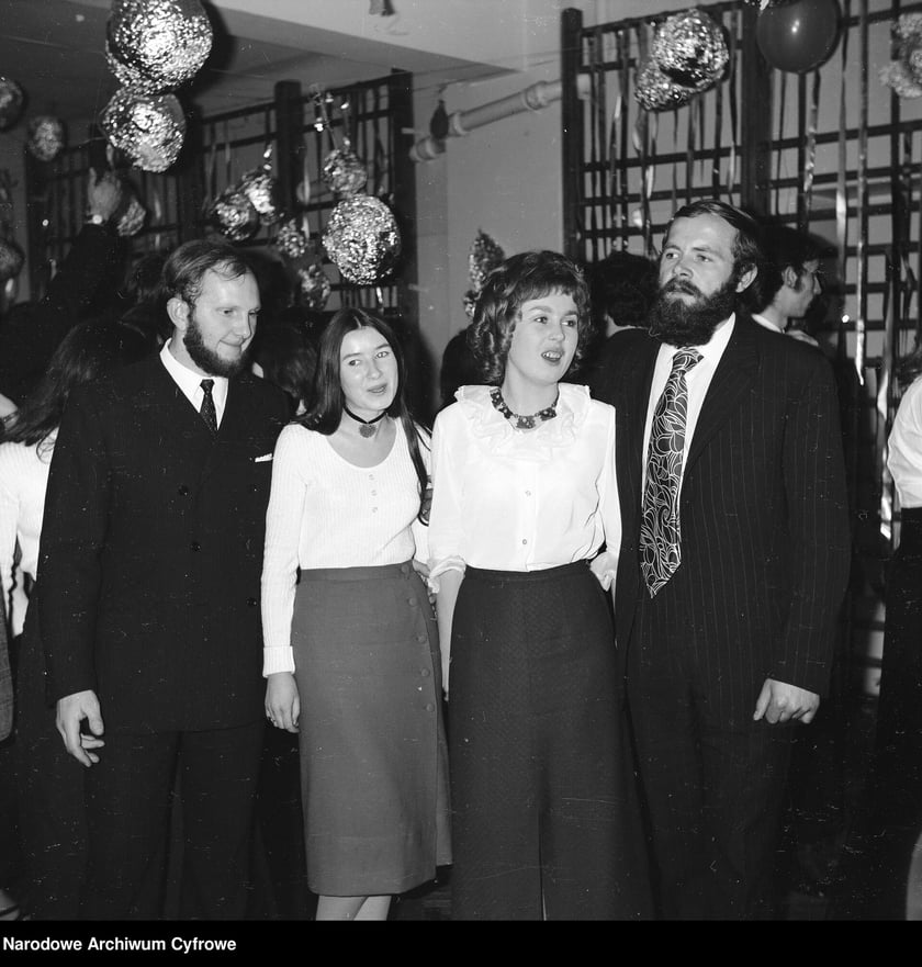Archiwalne zdjęcia ze studniówek. Lata 1968 - 1974