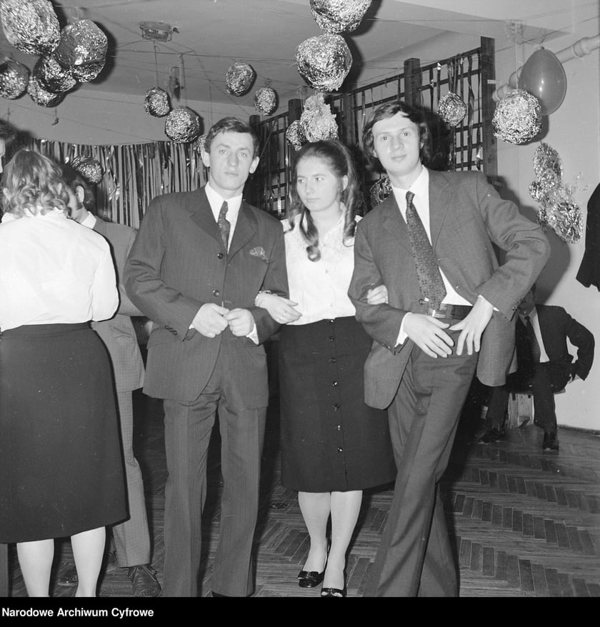 Archiwalne zdjęcia ze studniówek. Lata 1968 - 1974