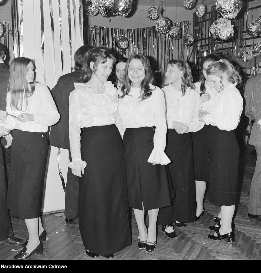 Archiwalne zdjęcia ze studniówek. Lata 1968 - 1974