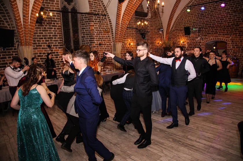 Na zdjęciu uczniowie Liceum Sztuk Plastycznych im. Stanisława Kopystyńskiego przy ul. Piotra Skargi we Wrocławiu podczas studni&oacute;wki Starym Klasztorze &ndash; 21 stycznia 2023 r.