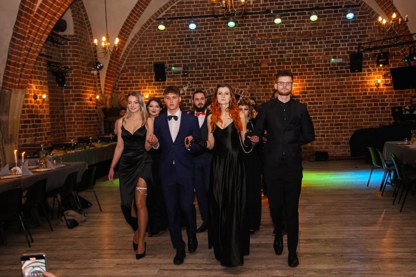 Na zdjęciu uczniowie Liceum Sztuk Plastycznych im. Stanisława Kopystyńskiego przy ul. Piotra Skargi we Wrocławiu podczas studni&oacute;wki Starym Klasztorze &ndash; 21 stycznia 2023 r.