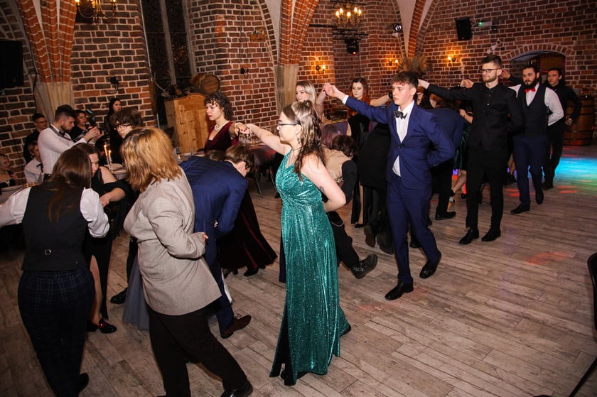 Na zdjęciu uczniowie Liceum Sztuk Plastycznych im. Stanisława Kopystyńskiego przy ul. Piotra Skargi we Wrocławiu podczas studni&oacute;wki Starym Klasztorze &ndash; 21 stycznia 2023 r.