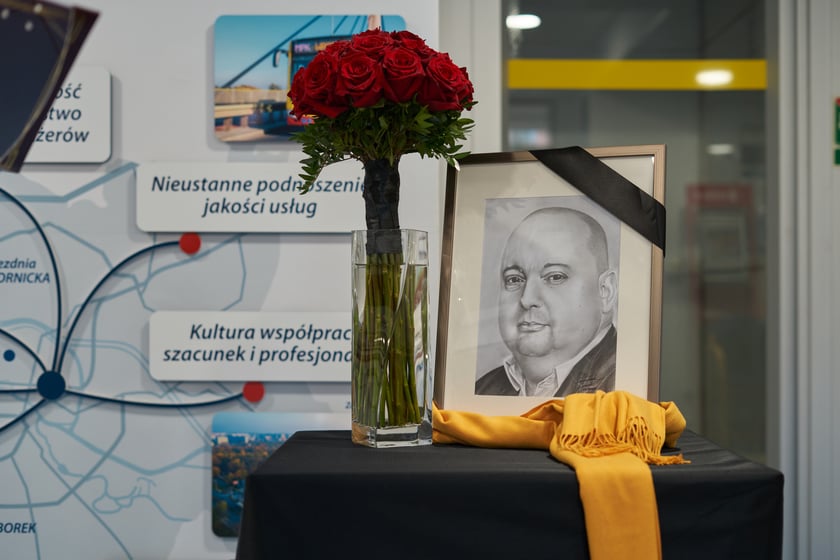 Księga kondolencyjna śp. Krzysztofa Balawejdera w siedzibie MPK Wrocław