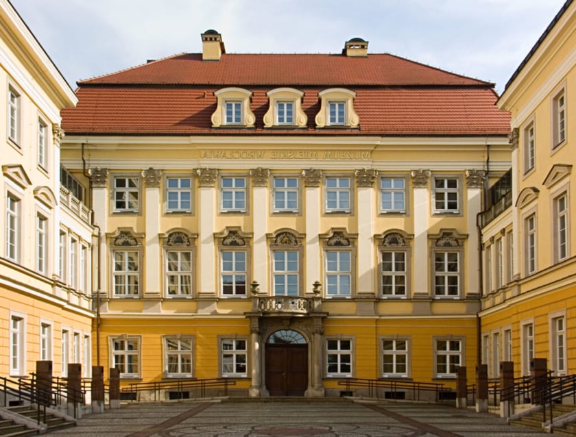 Muzeum Historyczne ? w czwartki wstęp na wystawy stałe jest bezpłatny. Adres: Pałac Królewski, ul. Kazimierza Wielkiego 35.