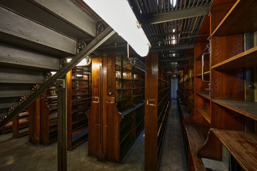 Budynek dawnej Biblioteki Uniwersyteckiej przy ul. Szajnochy we Wrocławiu