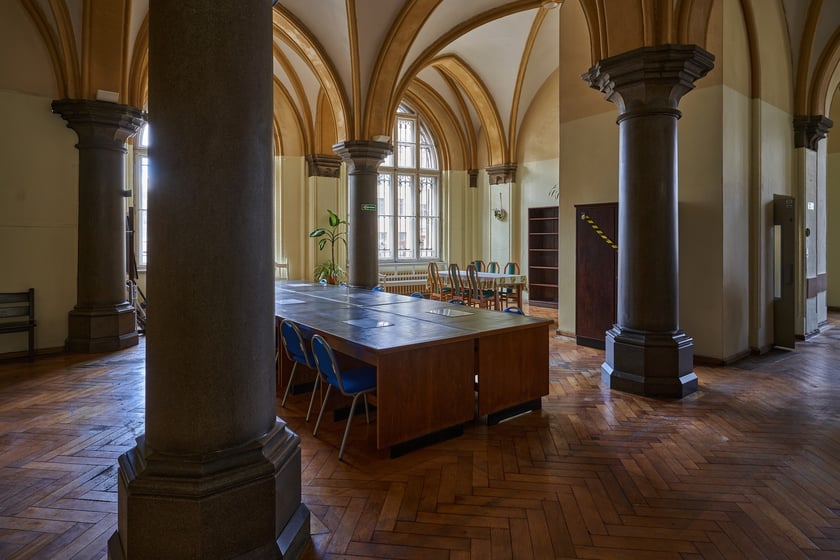 Budynek dawnej Biblioteki Uniwersyteckiej przy ul. Szajnochy we Wrocławiu