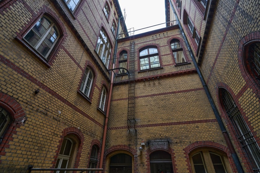 Budynek dawnej Biblioteki Uniwersyteckiej przy ul. Szajnochy we Wrocławiu