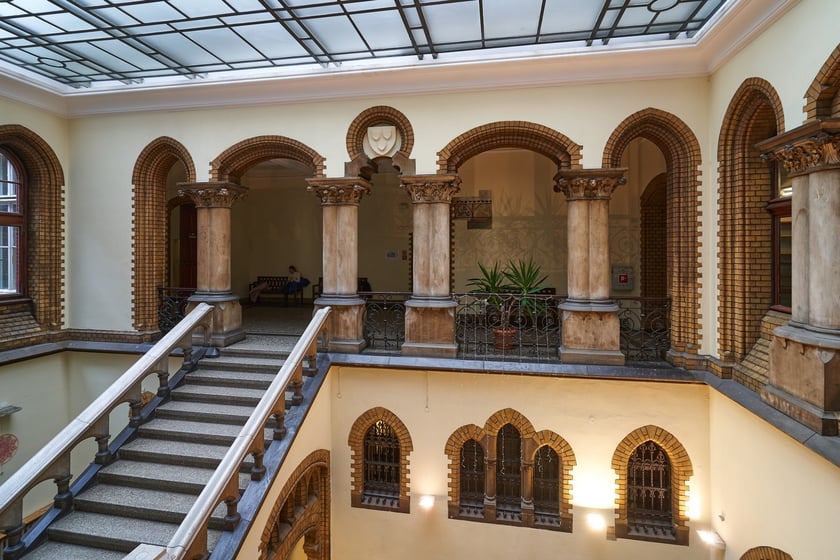 Budynek dawnej Biblioteki Uniwersyteckiej przy ul. Szajnochy we Wrocławiu
