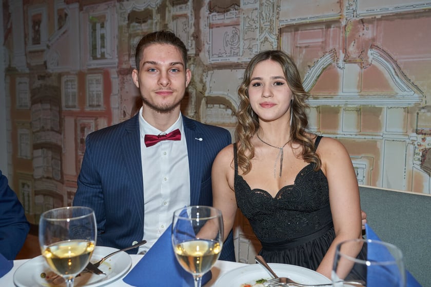 Na zdjęciu licealiści I LO na balu studniówkowym 27.01.2023
