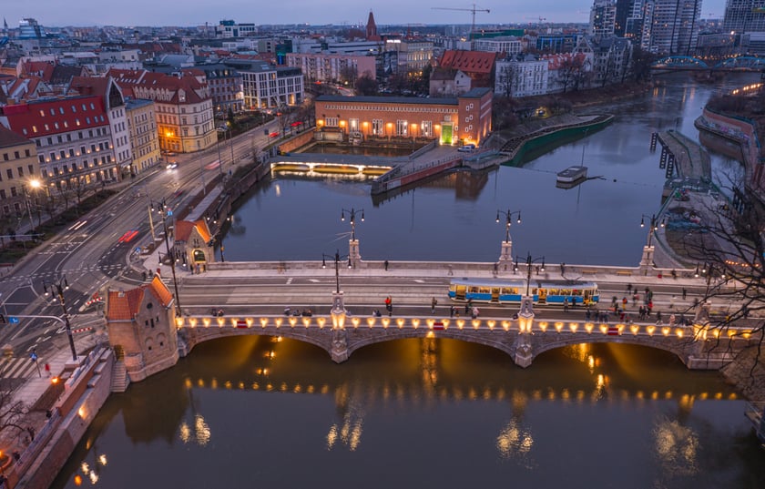 Na zdjęciu mosty Pomorskie po remoncie, 28.01.2023. Zdjęcie z drona