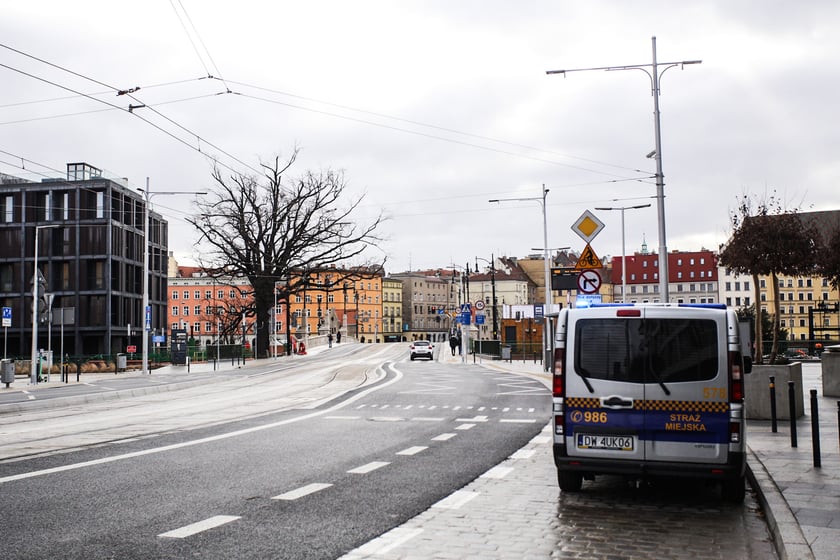 Mosty Pomorskie po otwarciu, Straż Miejska sprawdza ruch