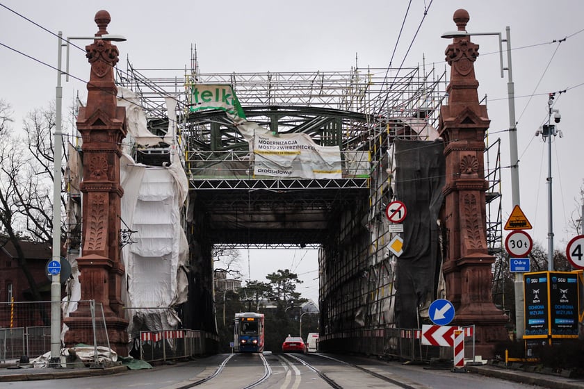 Na zdjęciu: Remontowany obecnie most Zwierzyniecki, gdzie znaleziono sporo ciekawych niespodzianek.