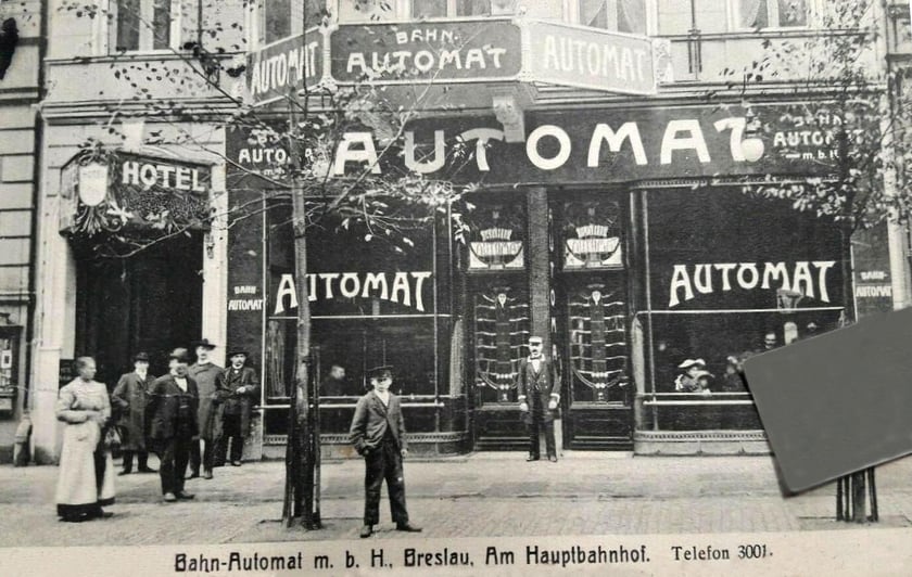 Budynek przy ul. Piłsudskiego 99 (1903-1908). Pierwotnie budynek mieszkalny, p&oacute;źniej Hotel Bahn Automat. &nbsp;W latach 1906-1923 na parterze mieściła się restauracja.