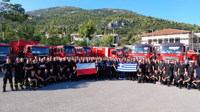 Misja Grecja, Z flagą m.in. Grażyna Krause