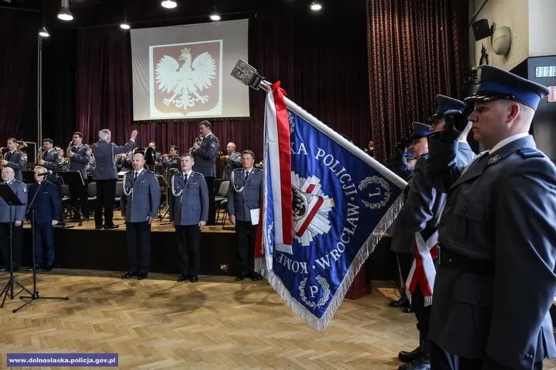 Przygotowanie do testu sprawnościowego na policjanta i policjantkę we Wrocławiu
Zajęcia sportowe przygotowujące kandydat&oacute;w do testu sprawności fizycznej:

wtorek 11.30-13.00, Szkoła Tenisa "AS" przy ul. Kozanowskiej 69 we Wrocławiu
piątek 12.30-14.00, hala sportowa przy ul. Poznańskiej 14 we Wrocławiu
