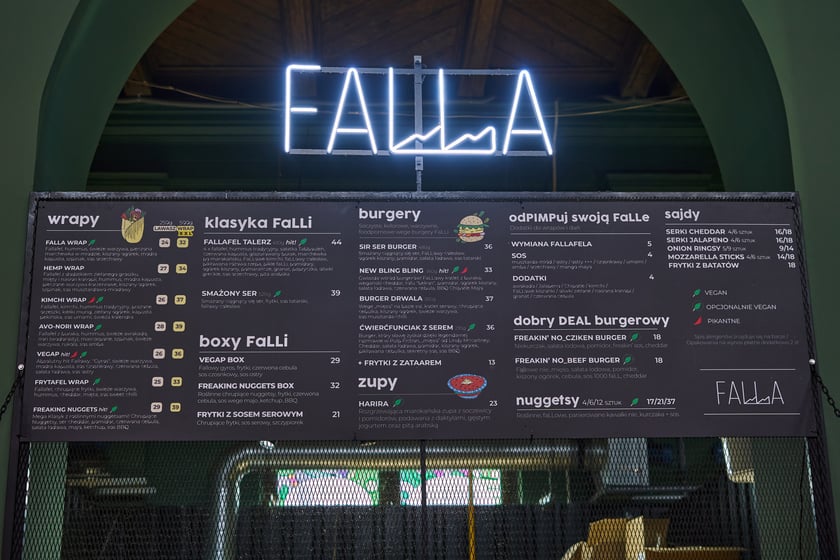 FALLA - koncept kulinarny, kt&oacute;ry łączy nowoczesną kuchnię wegetariańską z elementami Bliskiego Wschodu. W menu m.in. wrapy, burgery, hummusy i zupy.
Menu dostępne jest na stronie Hali.