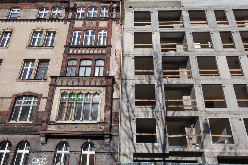 Browary Wrocławskie powstały w miejscu, gdzie od początku XIX wieku istniał "Brauerei Pfeifferhof'', Carla Scholtza, a po 1945 r. Browar Piastowski. Historia tego miejsca została zachowana w nowym wydaniu powstającego tu od kilku lat osiedla.&nbsp;