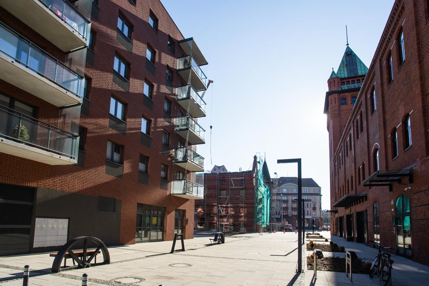 Browary Wrocławskie powstały w miejscu, gdzie od początku XIX wieku istniał "Brauerei Pfeifferhof'', Carla Scholtza, a po 1945 r. Browar Piastowski. Historia tego miejsca została zachowana w nowym wydaniu powstającego tu od kilku lat osiedla.&nbsp;
