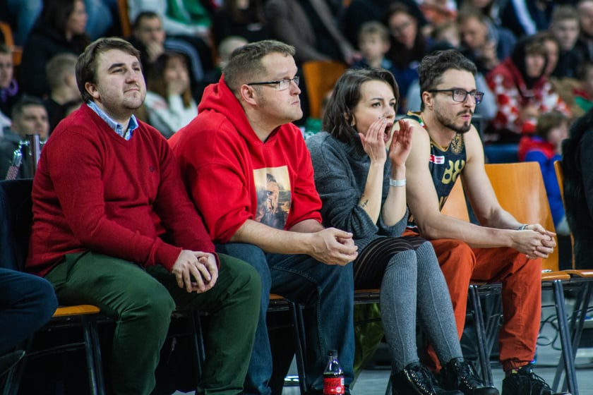 Śląsk Wrocław przegrał z Czarnymi Słupsk w Hali Stulecia. Spotkanie zakończone z wynikiem 74:86 spowodowało, że WKS nie jest już liderem tabeli.&nbsp;