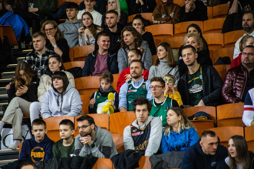 Śląsk Wrocław przegrał z Czarnymi Słupsk w Hali Stulecia. Spotkanie zakończone z wynikiem 74:86 spowodowało, że WKS nie jest już liderem tabeli.&nbsp;