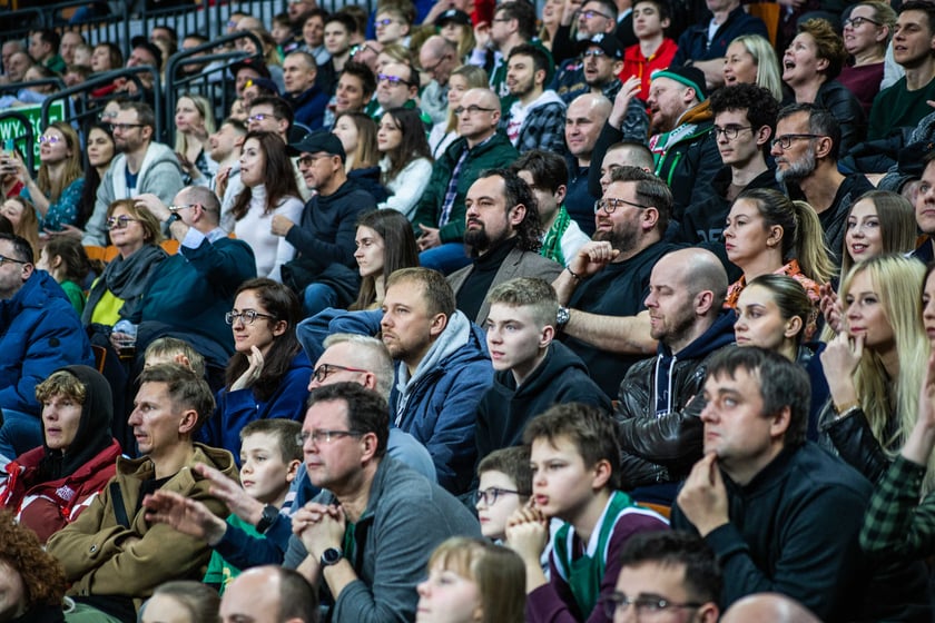 Śląsk Wrocław przegrał z Czarnymi Słupsk w Hali Stulecia. Spotkanie zakończone z wynikiem 74:86 spowodowało, że WKS nie jest już liderem tabeli.&nbsp;