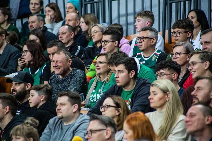 Śląsk Wrocław przegrał z Czarnymi Słupsk w Hali Stulecia. Spotkanie zakończone z wynikiem 74:86 spowodowało, że WKS nie jest już liderem tabeli.&nbsp;